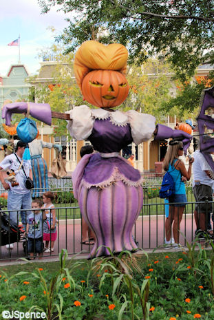 Town Square Scare-A-Crow