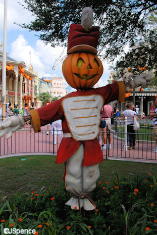 Town Square Scare-A-Crow