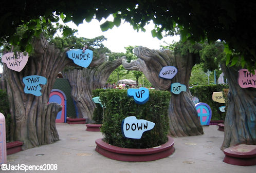 Disneyland Paris Fantasyland Alice's Curious Labyrinth