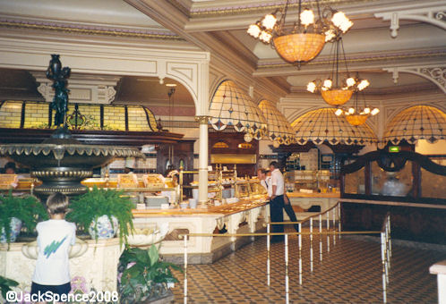 Disneyland Paris Hub Plaza Gardens