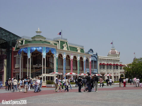 Hub at Tokyo Disneyland