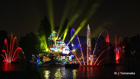 Fantasmic Water Screen