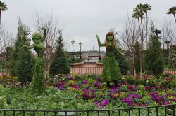 Anna and Elsa Epcot Flower and Garden Festival