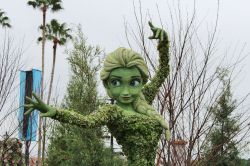 Anna and Elsa Epcot Flower and Garden Festival