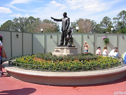 Partner Statue at Hub