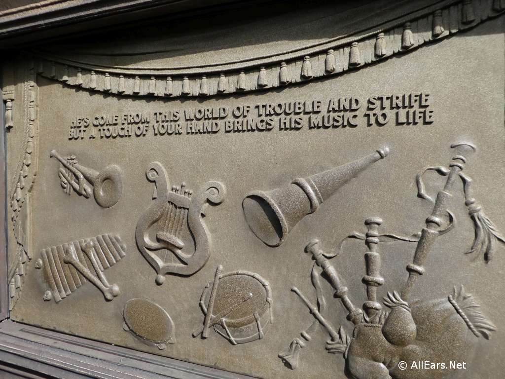 Haunted Mansion queue